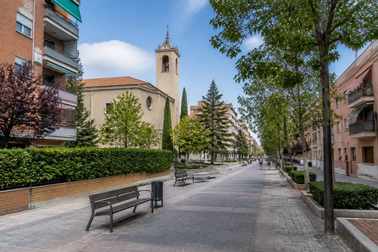 Entorno urbano de Getafe con bloques residenciales y calles amplias.